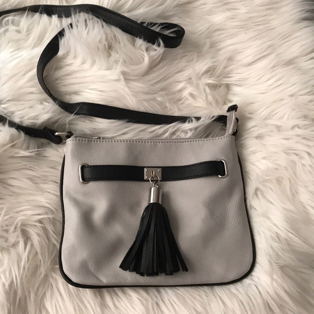 • Nine West Small Bag w Tassel •